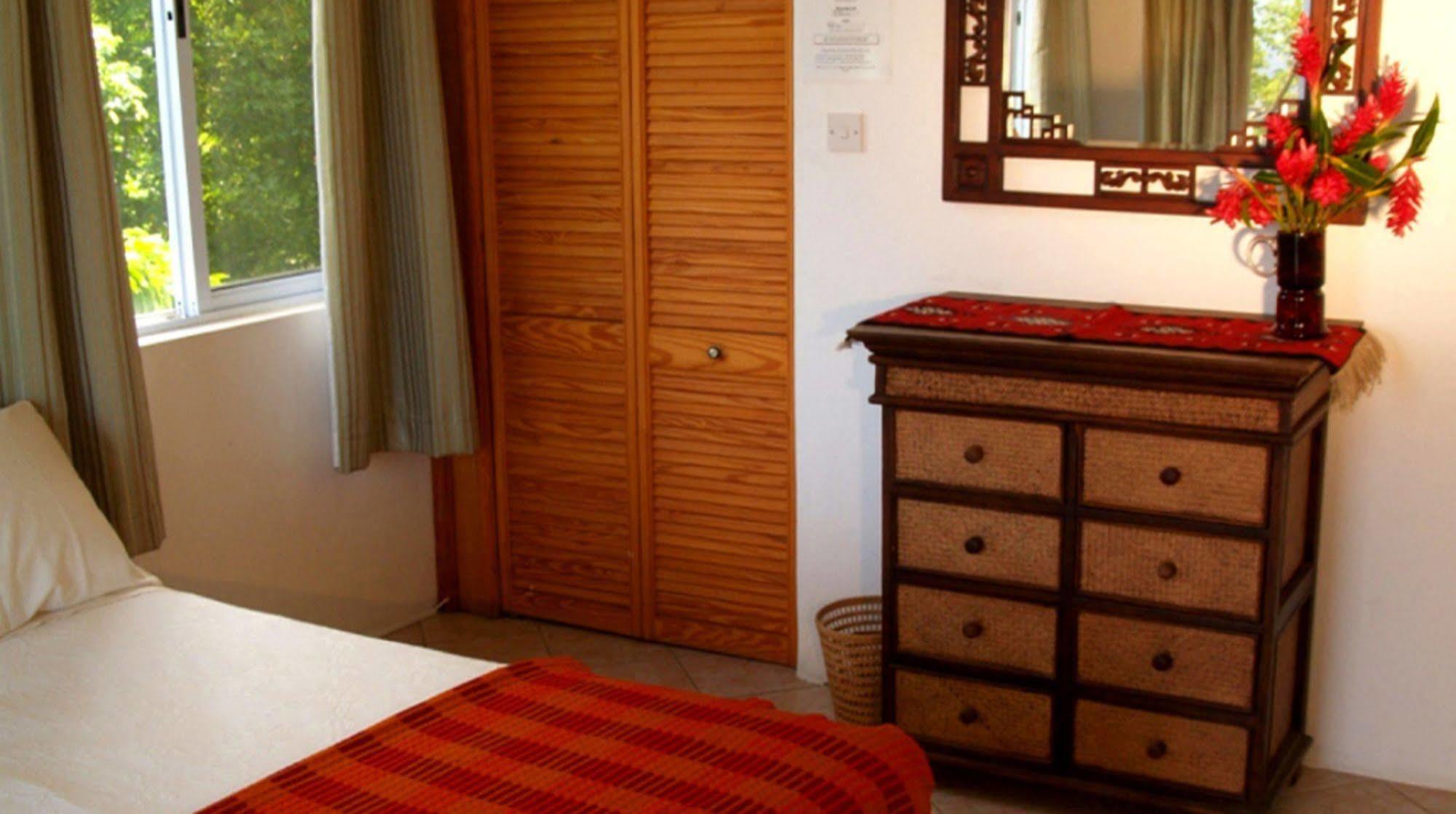 Nature'S Paradise Bed & Breakfast Marigot Bay Ngoại thất bức ảnh